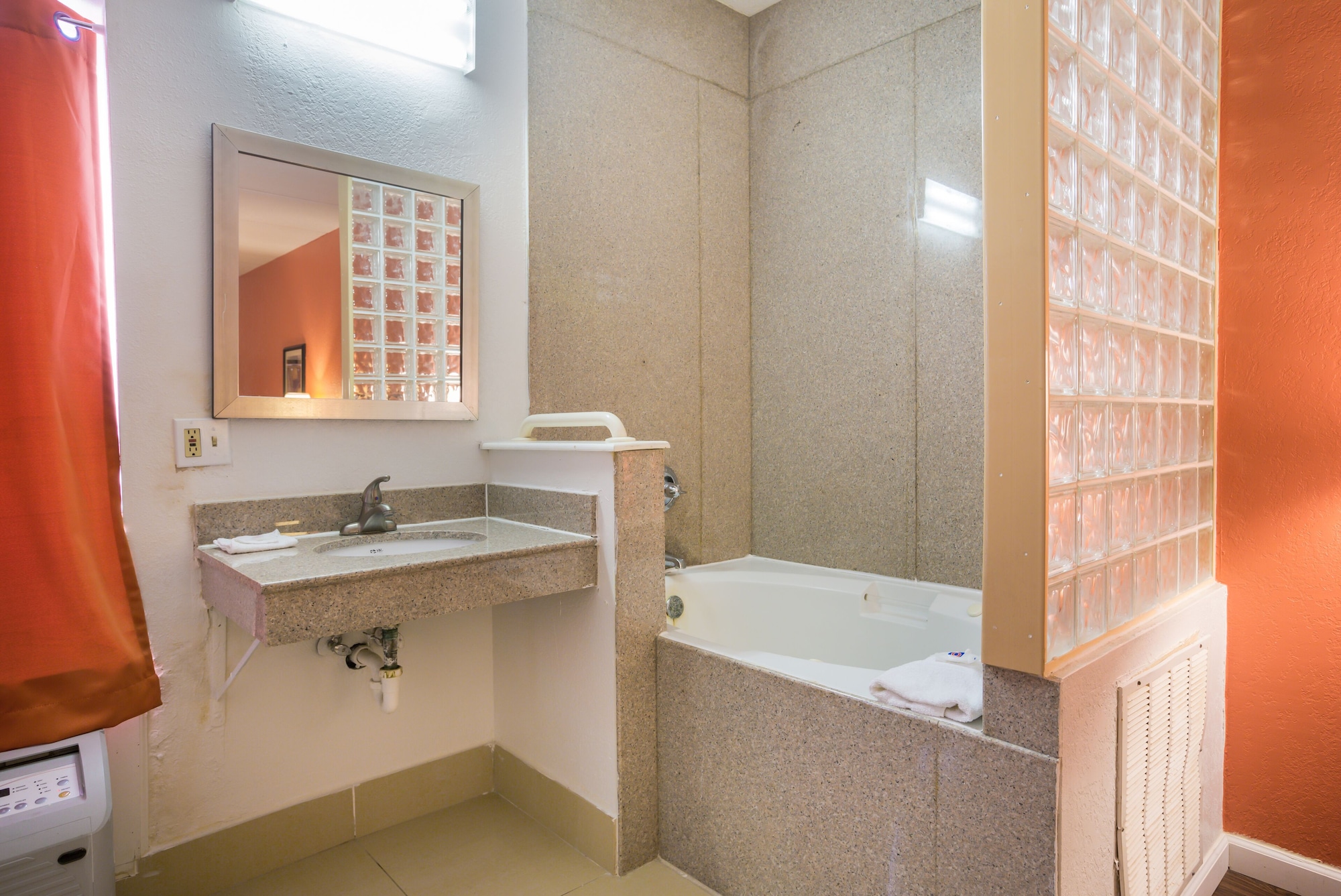 غرفة قياسية بسريرين كوين، Budgetel Inns & Suites - Atlanta Galleria Stadium 3/5