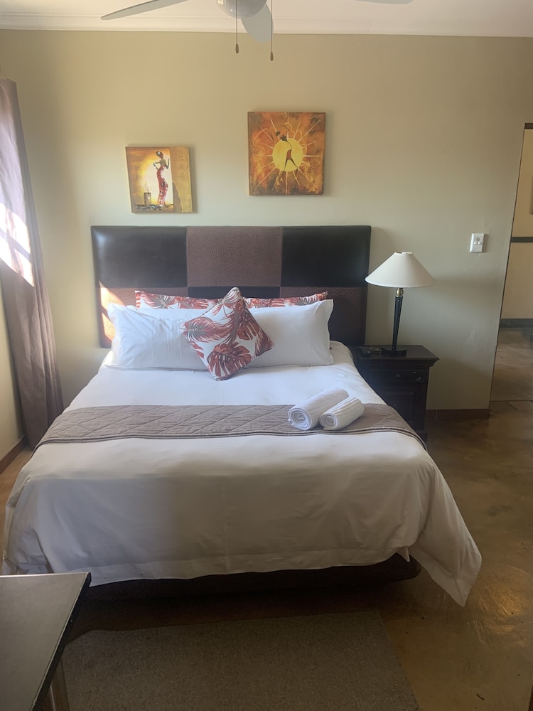 Africa Footprints Guest House 8/21