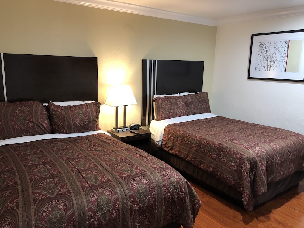 Lombard Plaza Motel 13/64