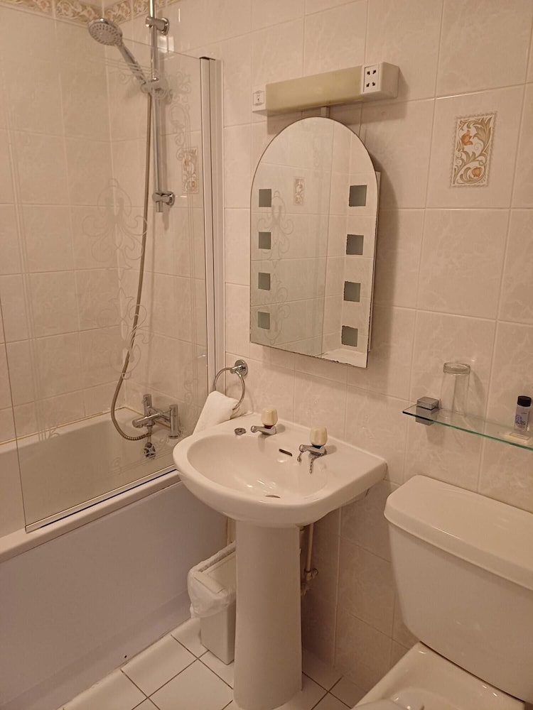 Kings Park Hotel 55/56