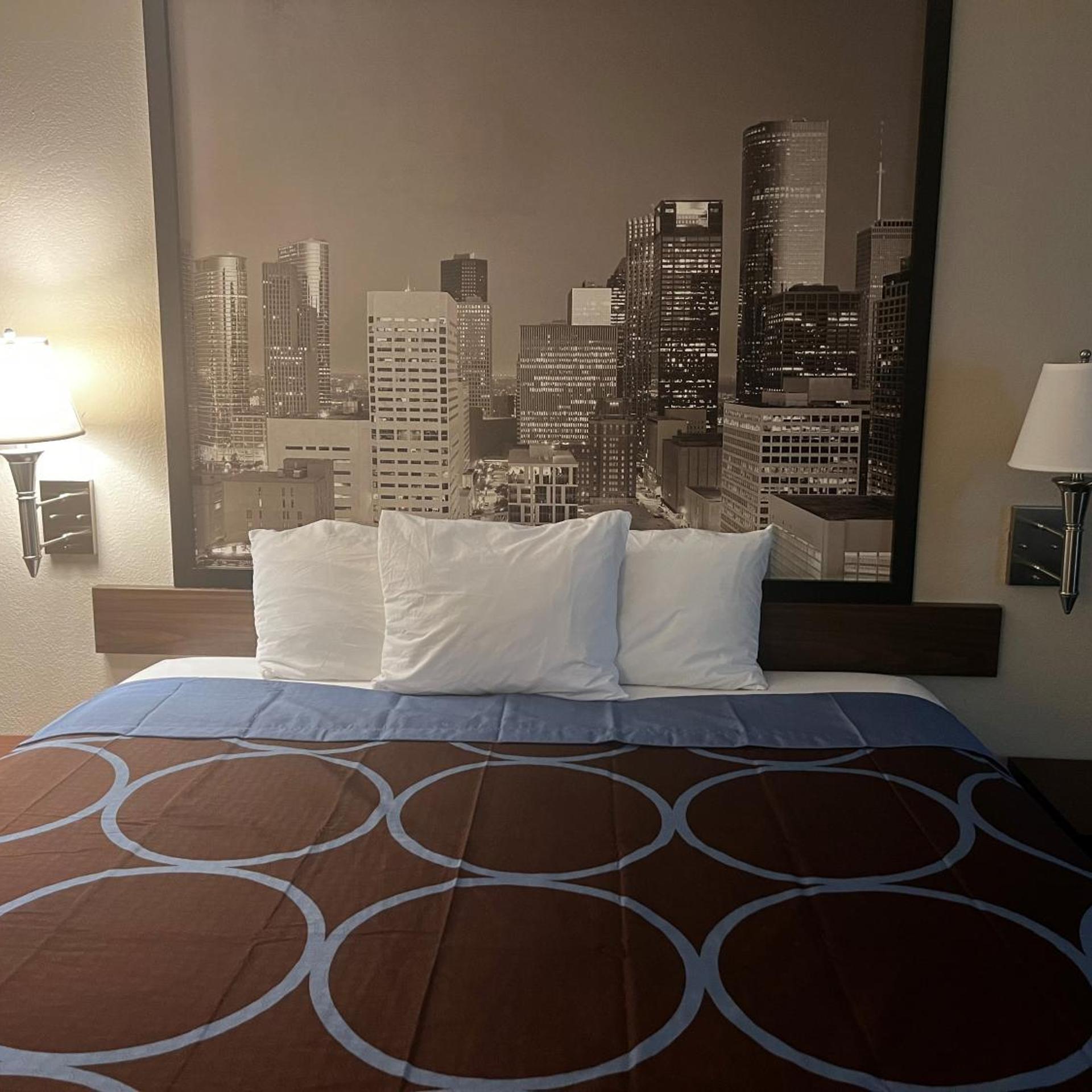 Hotel Baytown/I-10 5/56