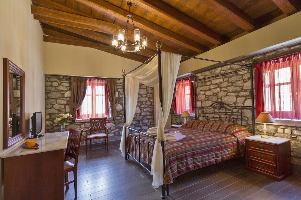 ITILO TRADITIONAL HOTEL 42/68