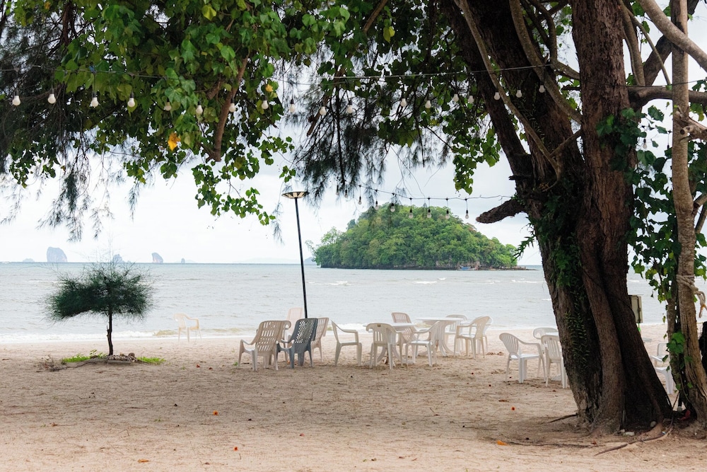 Pan Beach Bungalows 48/50