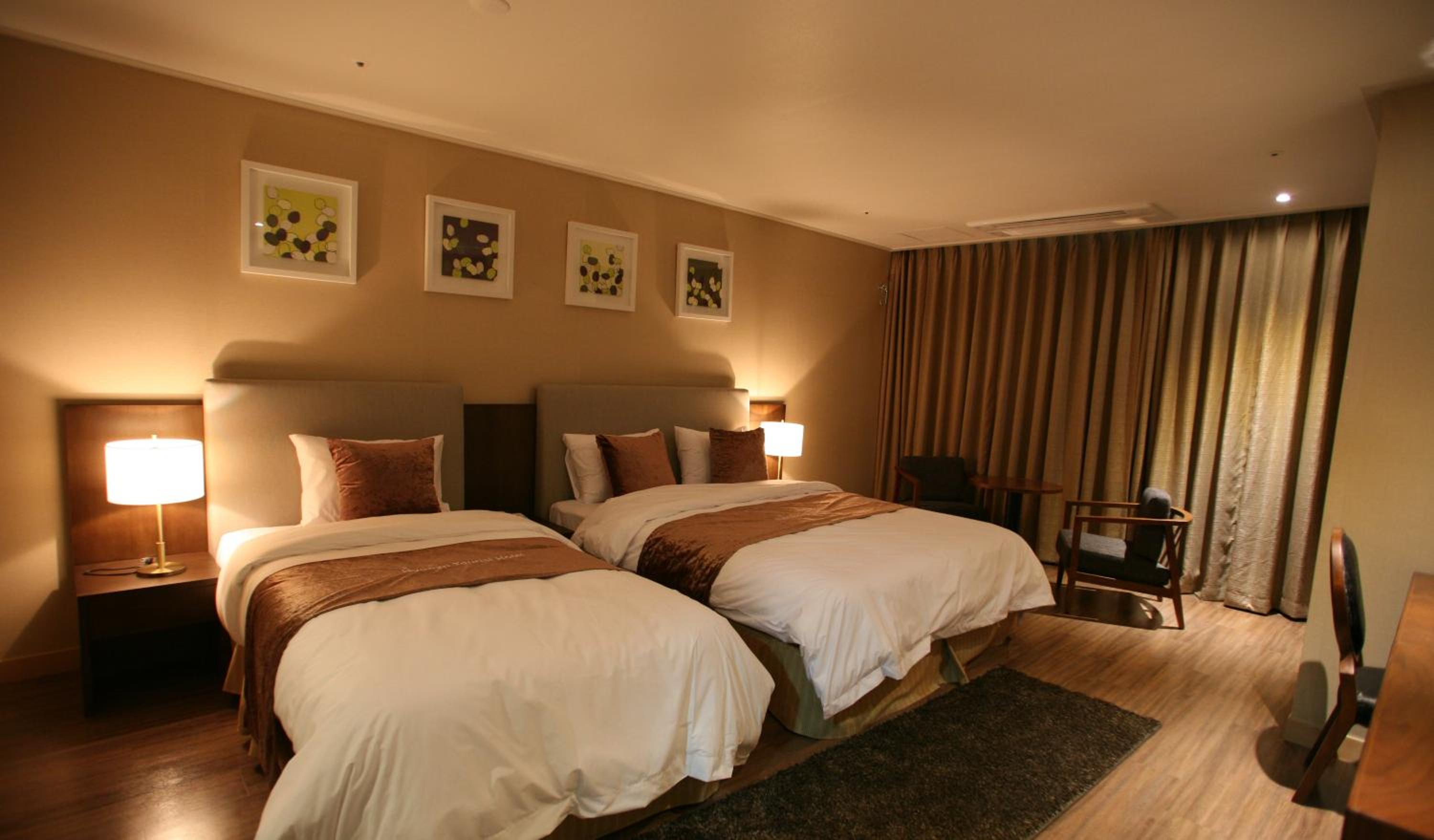 غرفة ديلوكس بسريرين منفصلين بإطلالة على البحر، Hyunjin Tourist Hotel 5/9