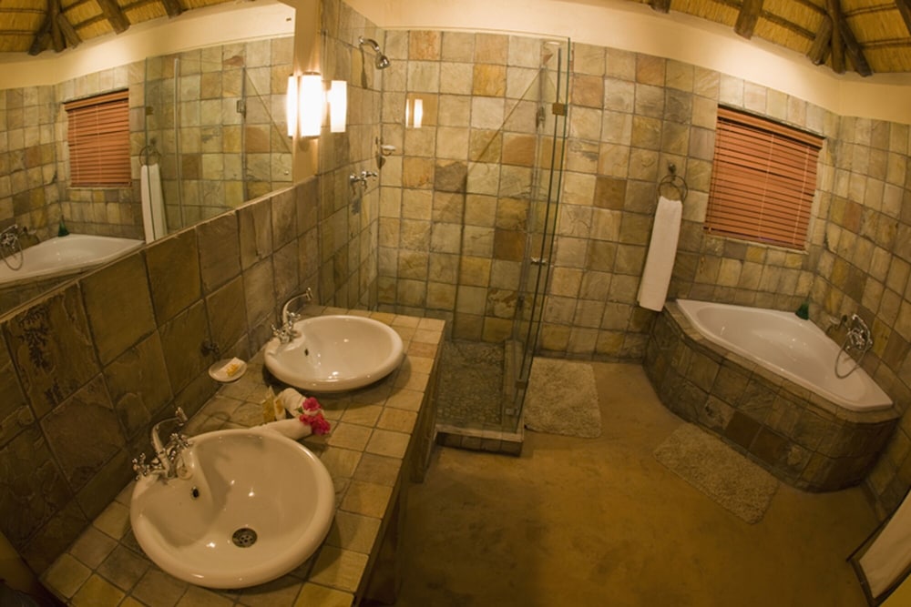 Elephant Plains Game Lodge 28/31