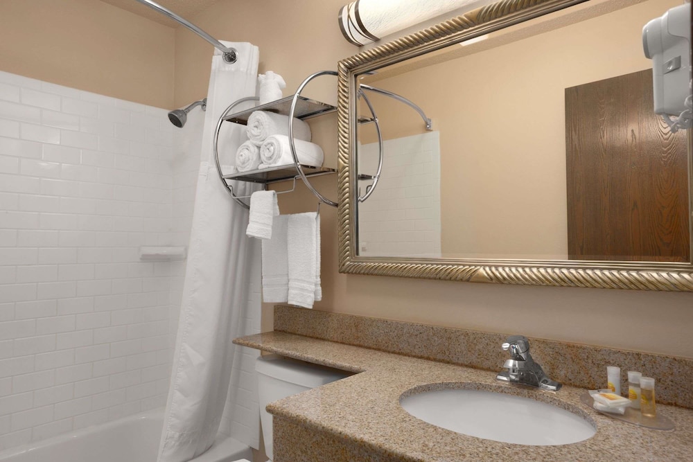 Days Inn By Wyndham Keene Nh 13/41