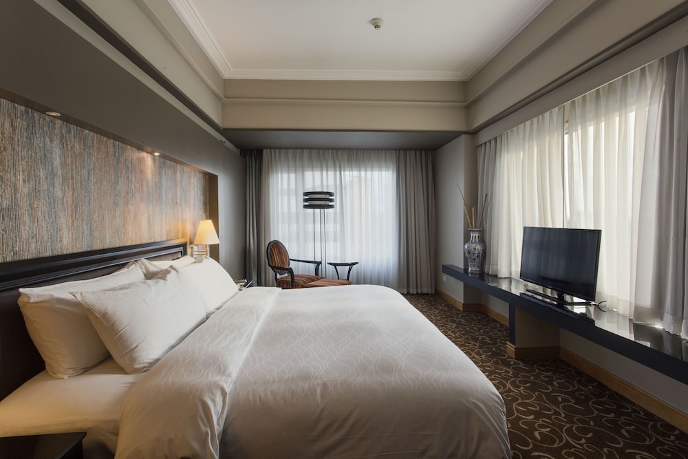 The Bellevue Manila 13/31