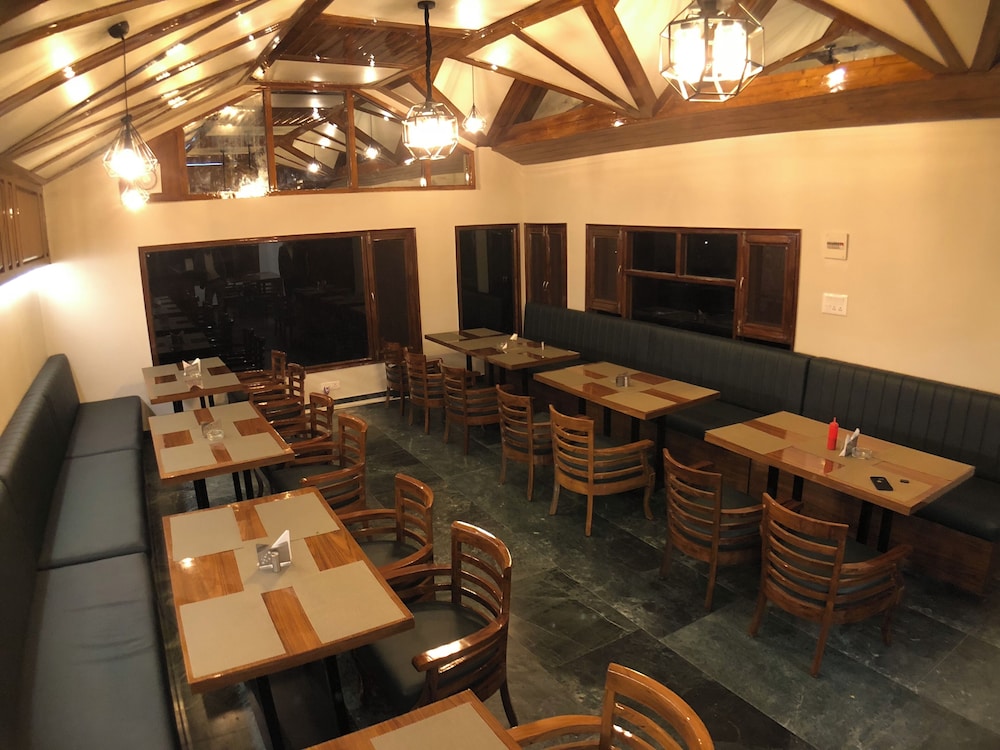 Hotel Himalayan Escape 32/50