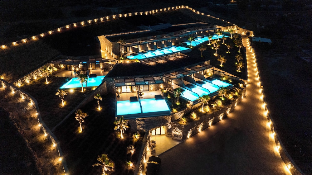 Ftelia Black Villas 6/50