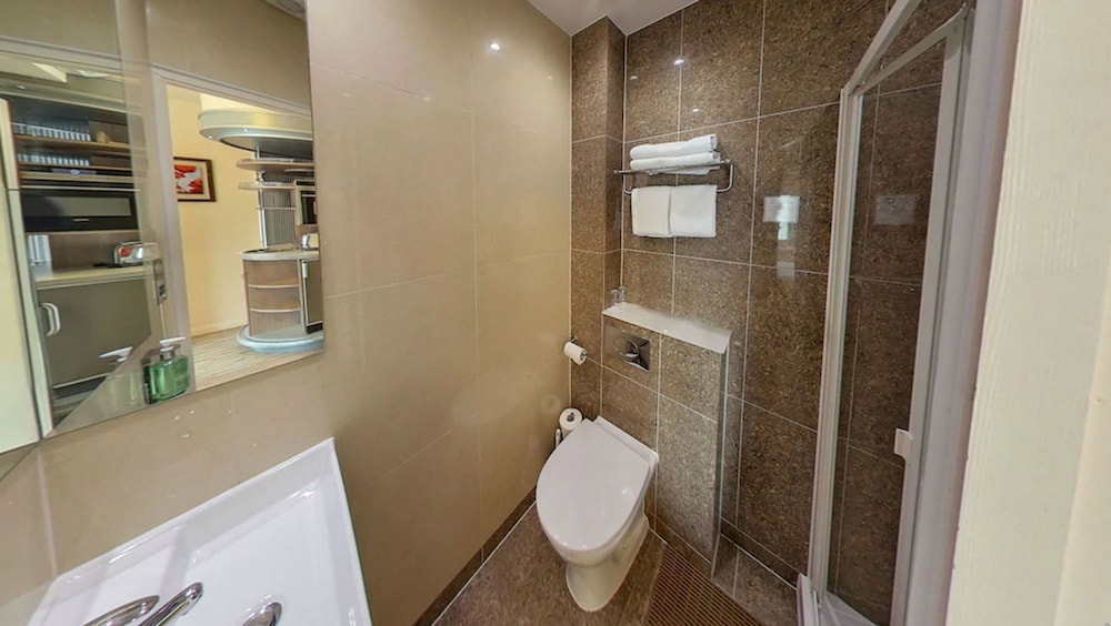 Simply Rooms & Suites 33/40