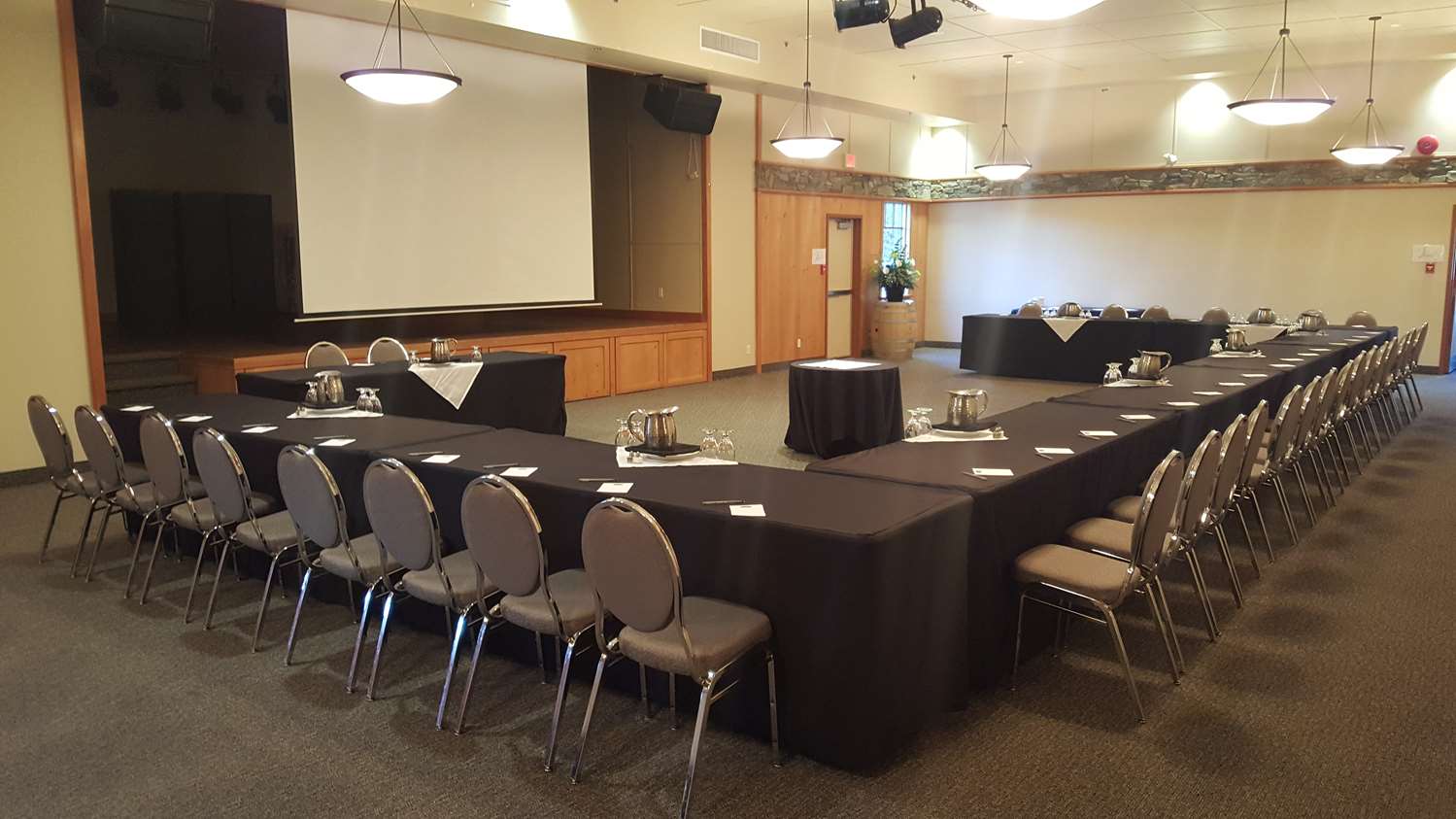Prestige Hudson Bay Lodge & Conference Centre, WorldHotels 17/20