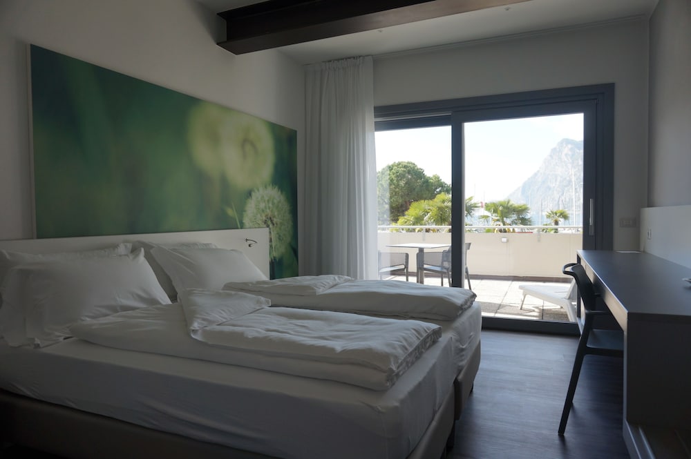 Hotel Riviera 10/50
