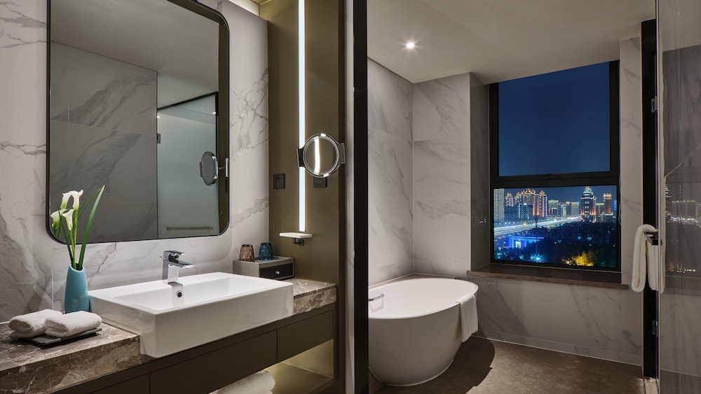 Crowne Plaza Wuhan Development Zone 15/82