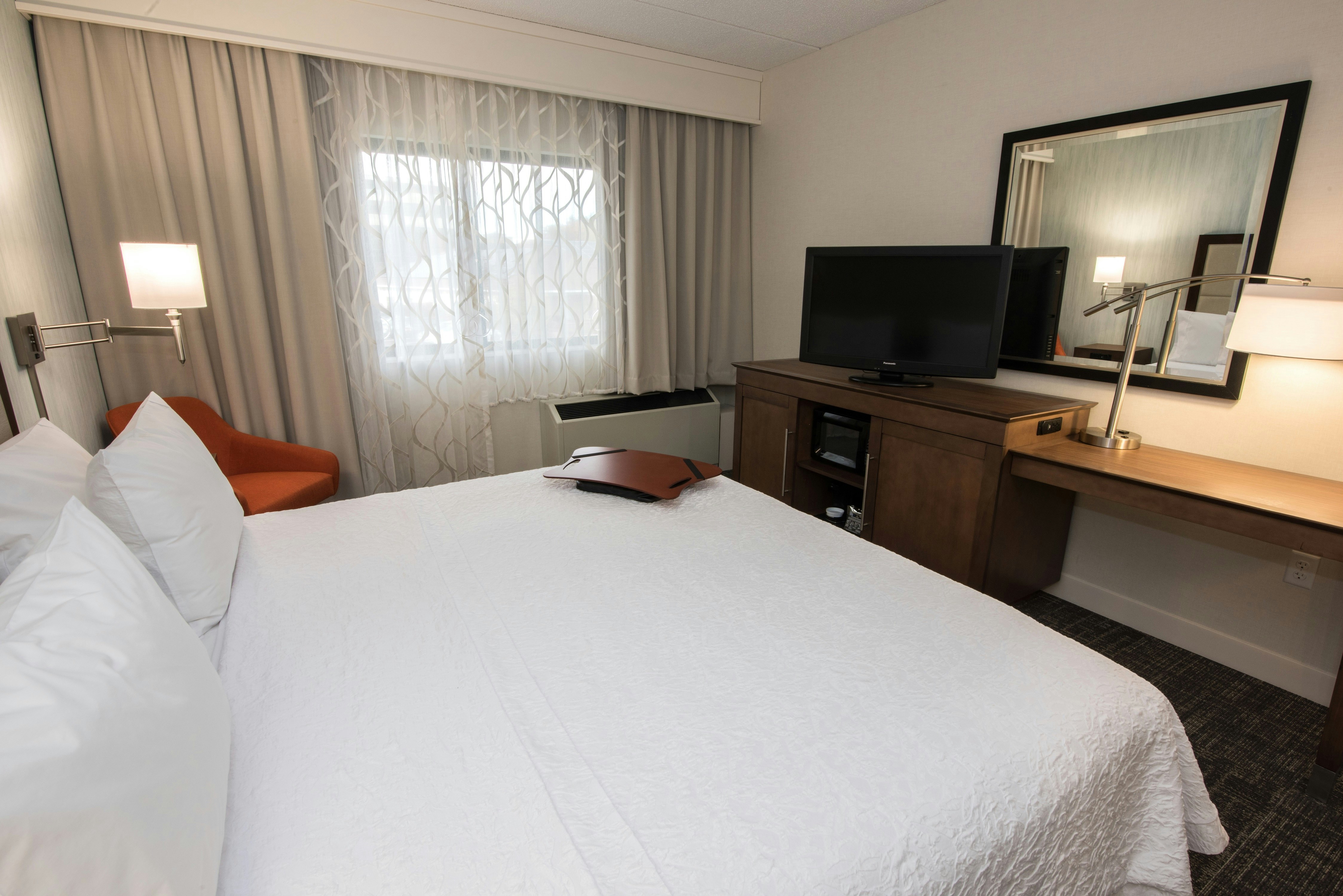 ROOM, KING BED, ACCESSIBLE