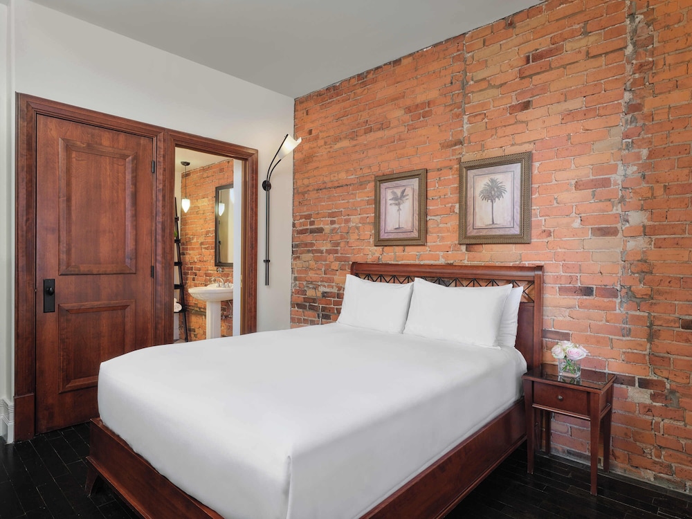 CLASSIC, QUEEN BED