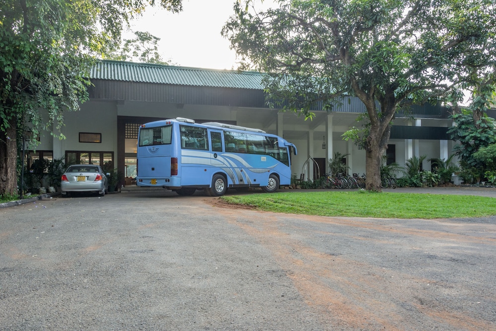 The Lakeside Hotel At Nuwarawewa 31/50
