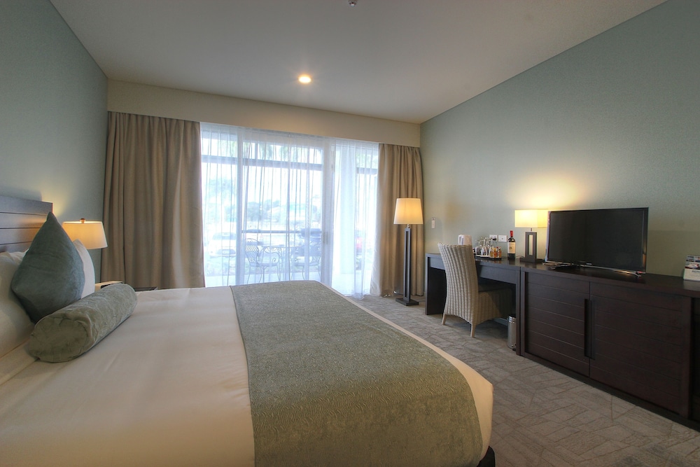 Grand Pacific Hotel 32/84