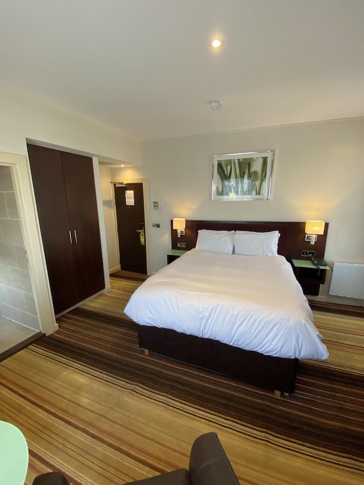The Prom Hotel 9/50