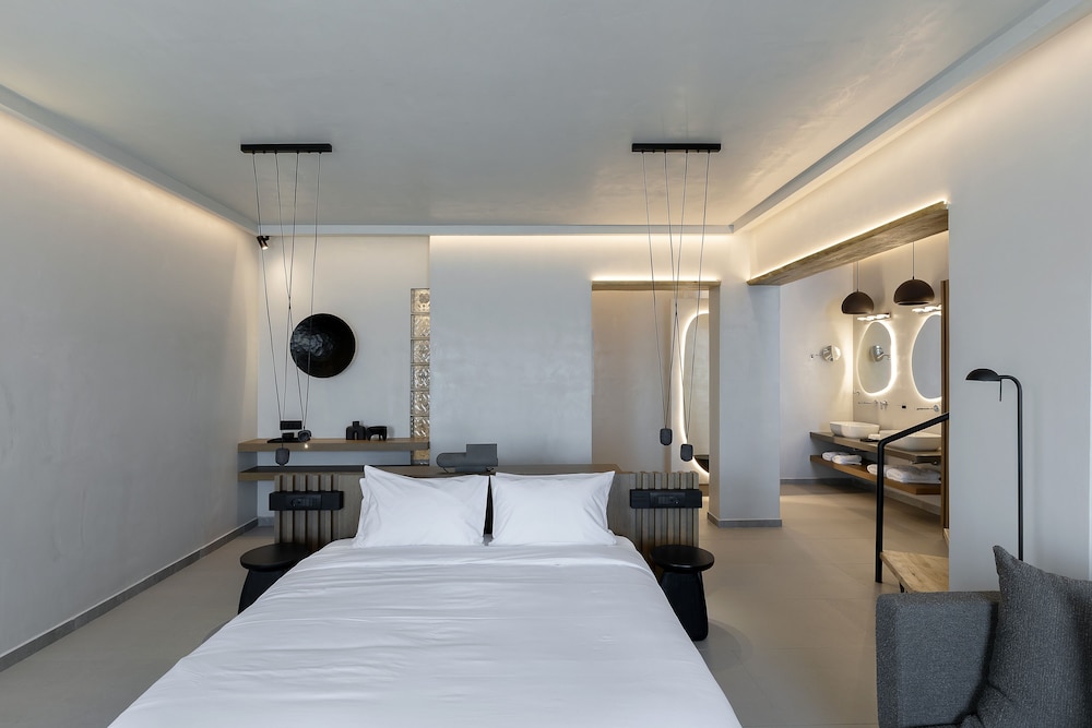 MASTER, SUITE, SEA VIEW, OUTDOOR POOL