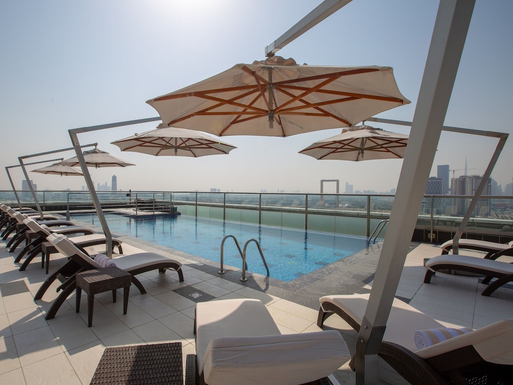 swimming pool spa