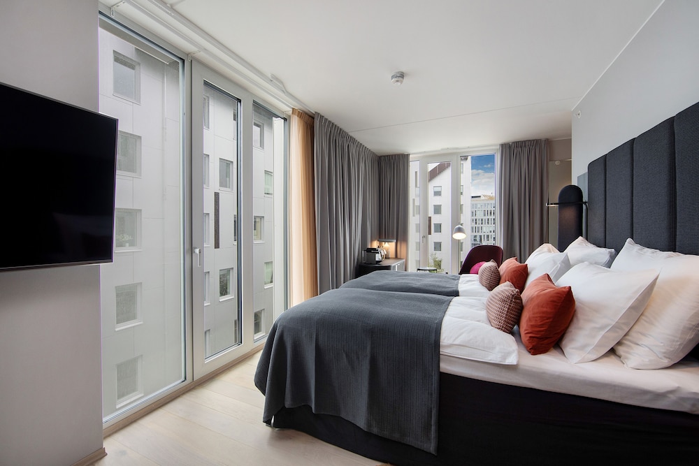 DELUXE, DOUBLE BED