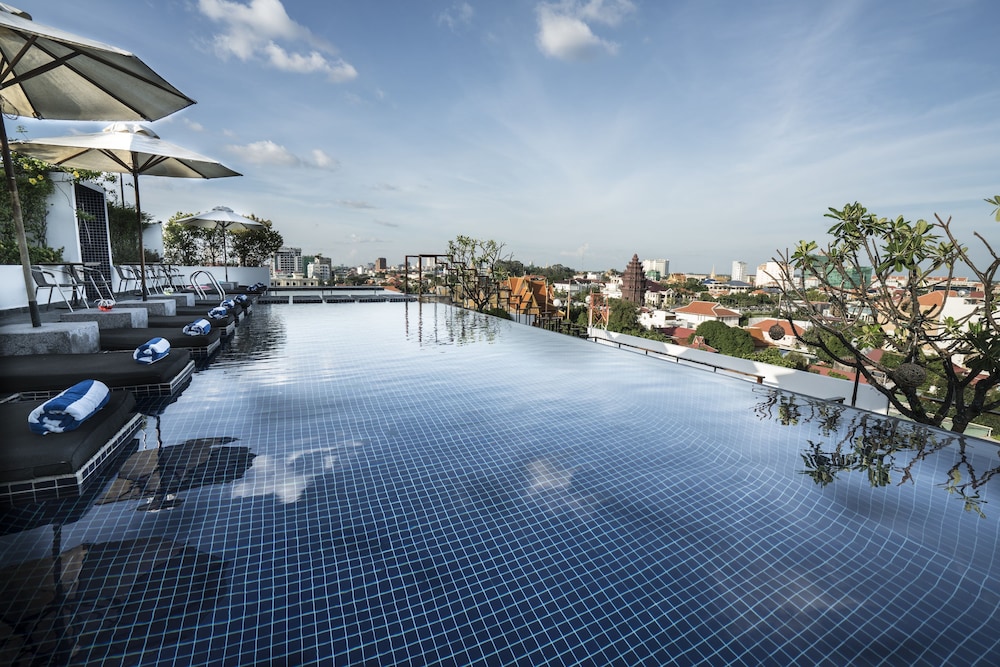Patio Hotel & Urban Resort 65/73