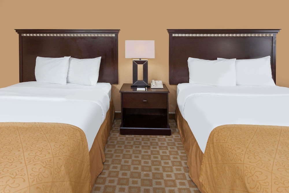Days Inn By Wyndham Sherman 13/54