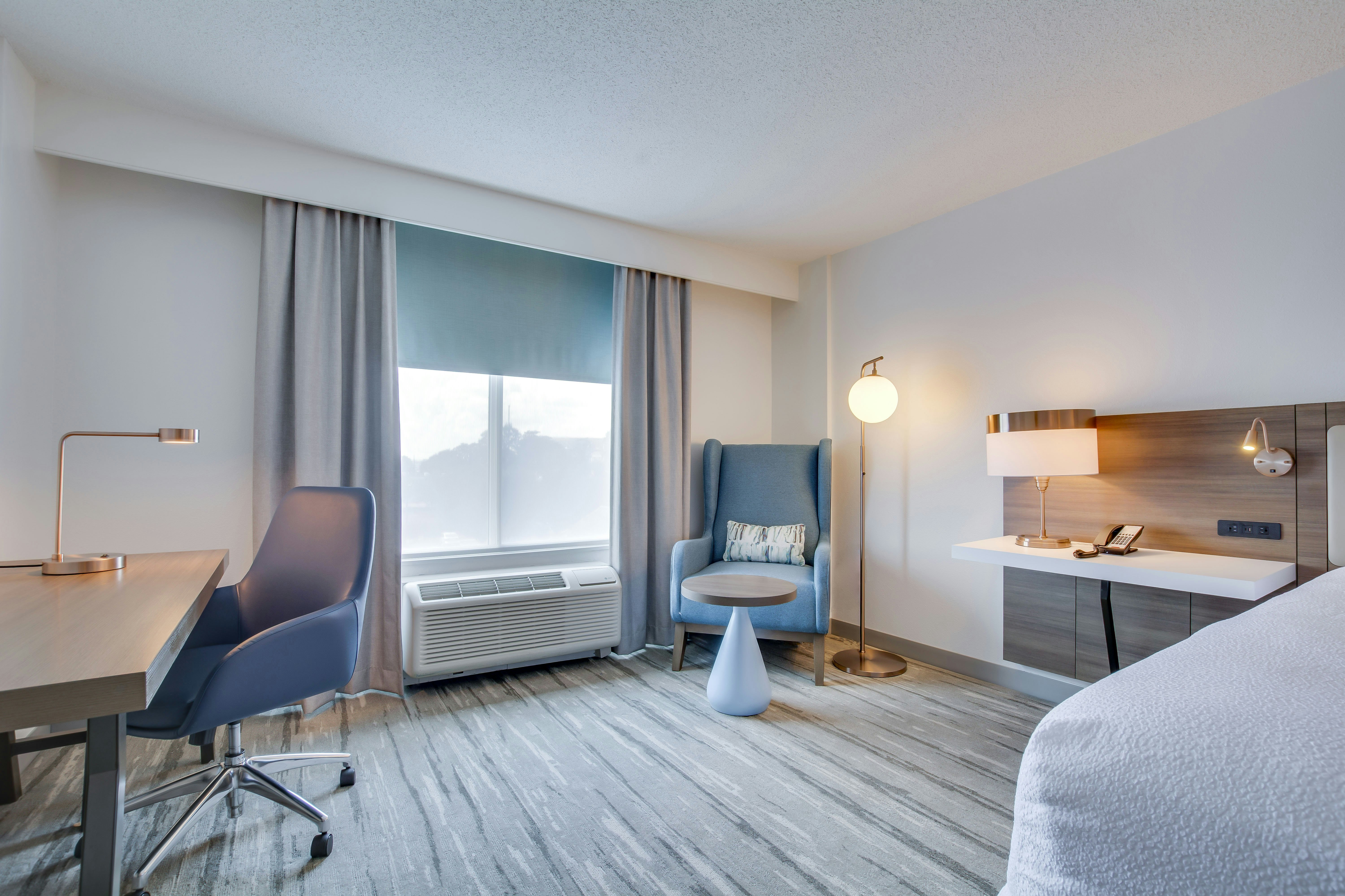 ROOM, KING BED