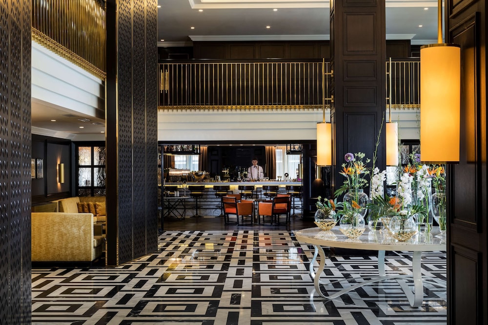 Hilton Vienna Plaza 10/83