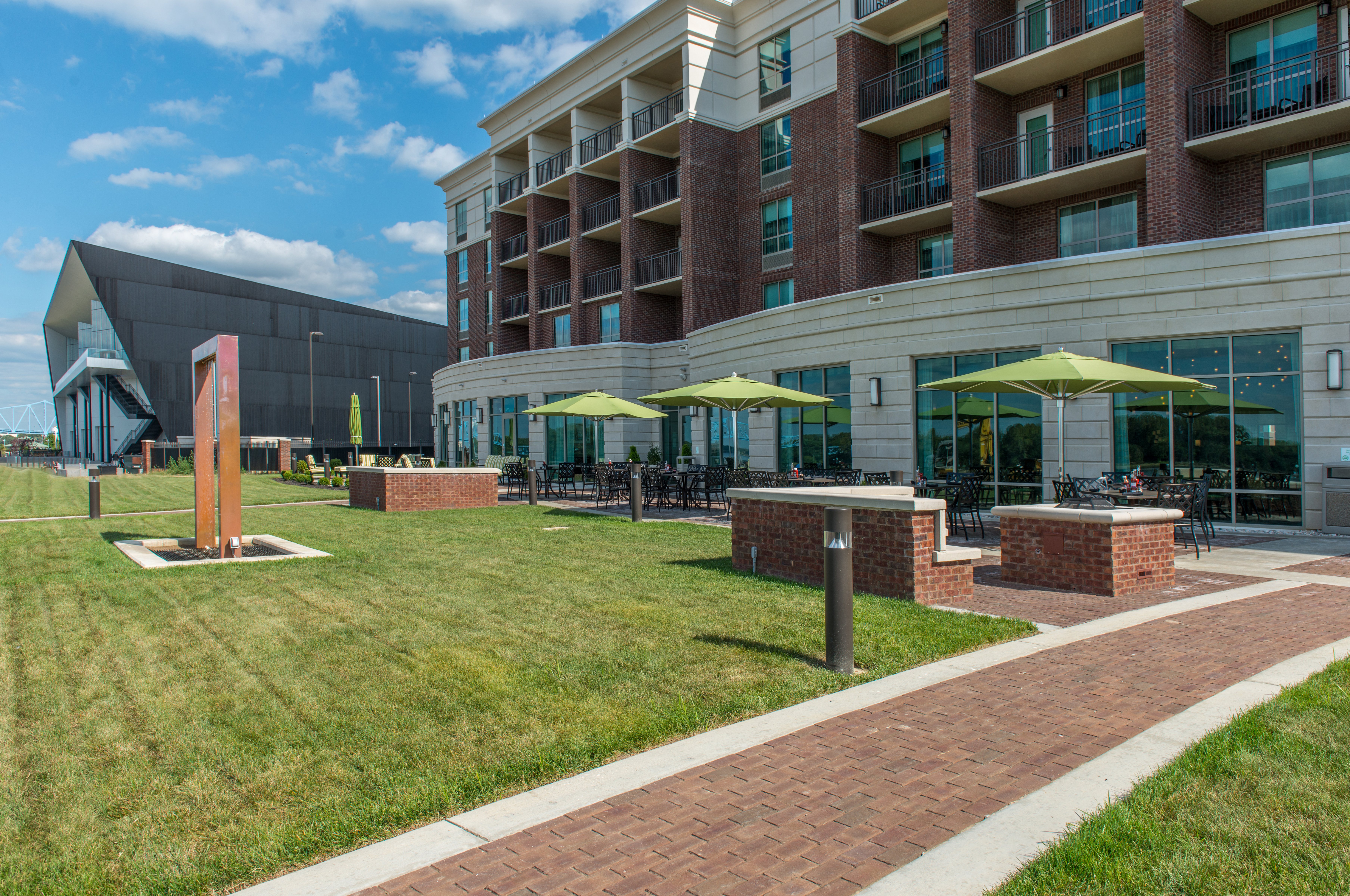 Holiday Inn Owensboro Riverfront 71/75