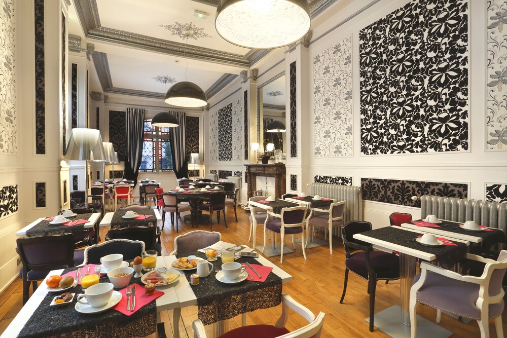 Hotel De Paris 49/57