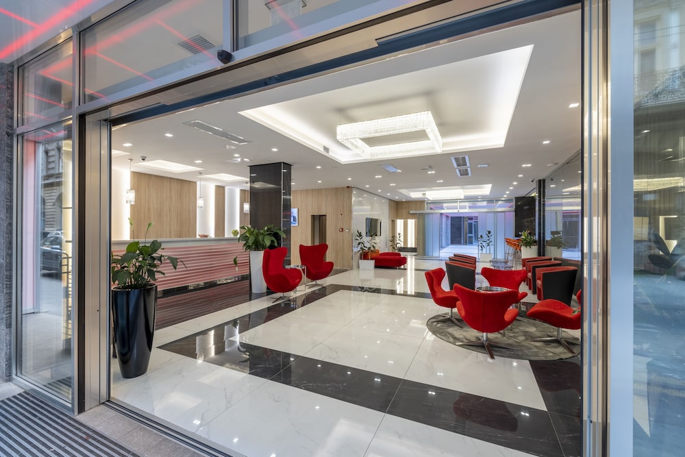 Silver Crown Hotel & Residence 4/50