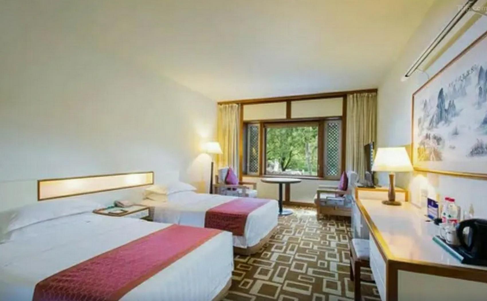 Garden, Twin Beds