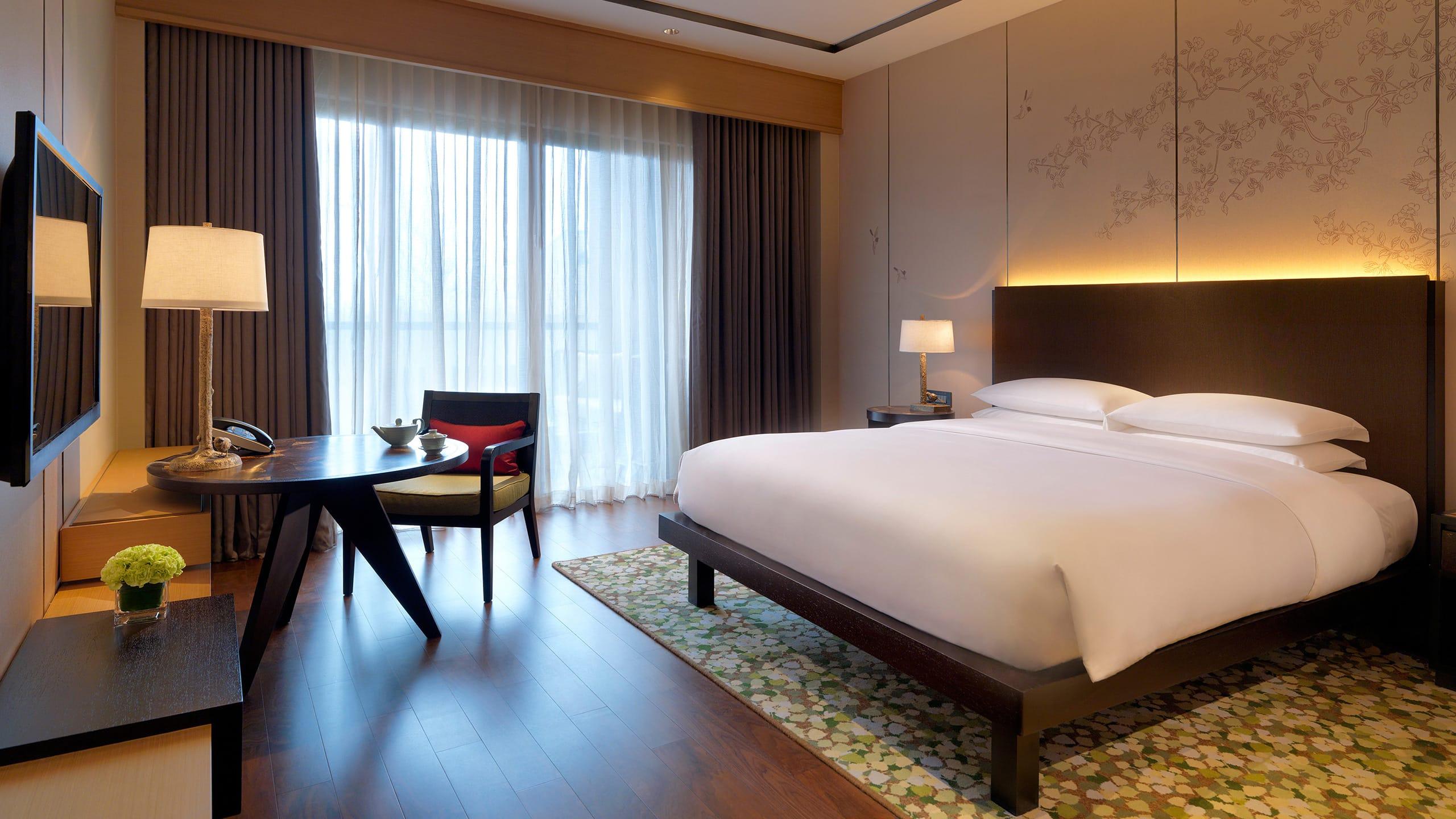 Regency, King Bed