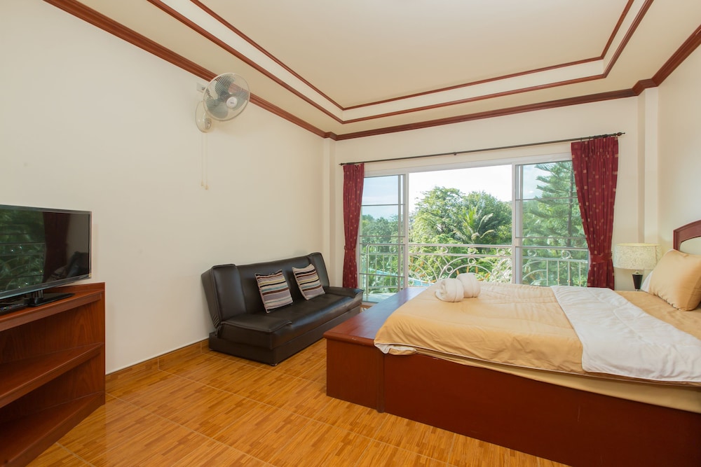 Patong Rai Rom Yen Resort SHA 28/50