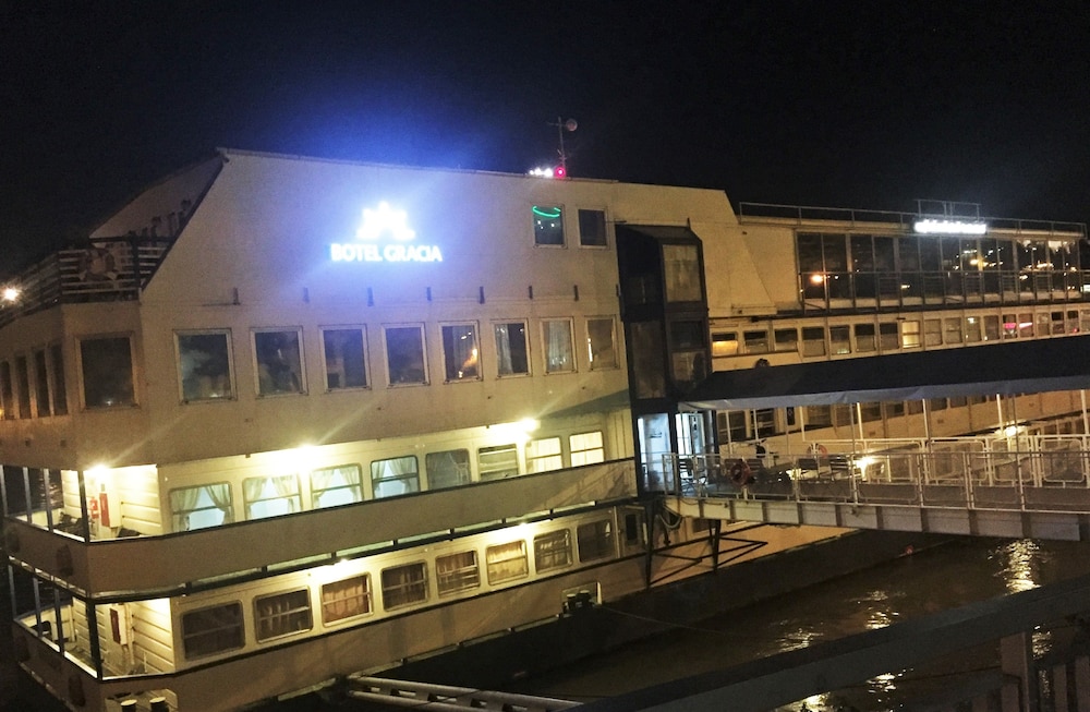 Botel Gracia 6/55