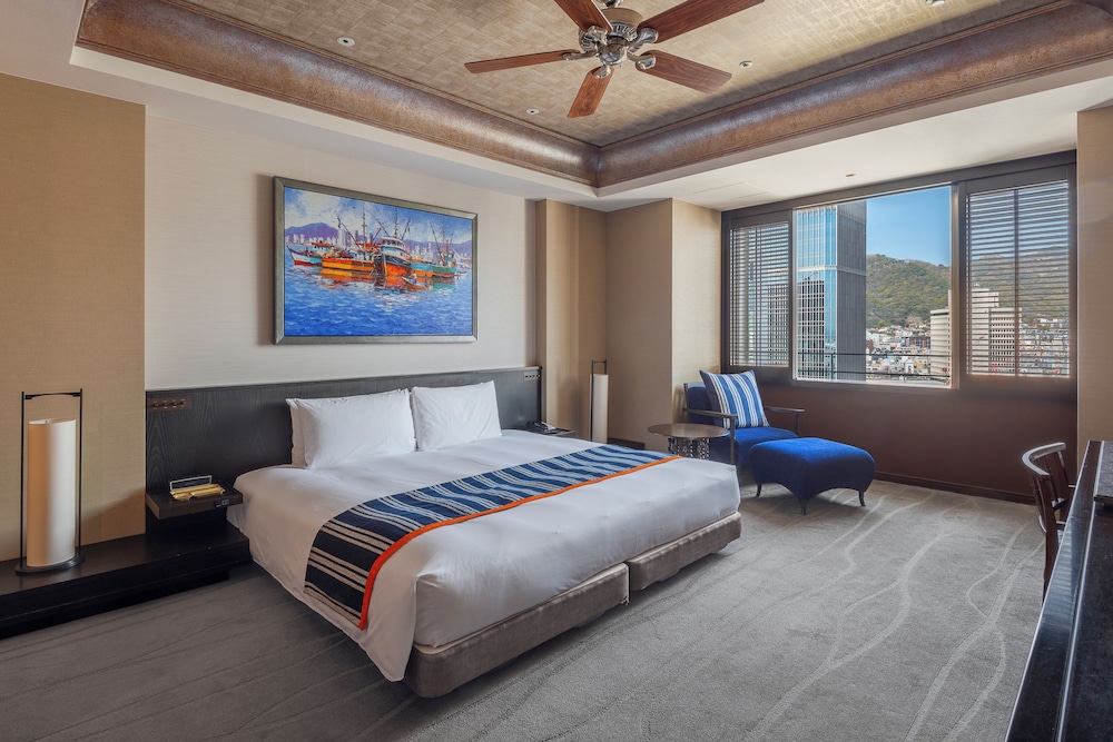 CLUB, KING BED, CITY VIEW, CLUB LOUNGE ACCESS