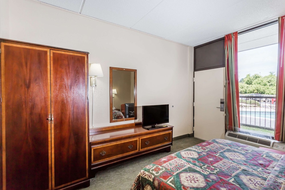 Days Inn By Wyndham Statesboro 12/22