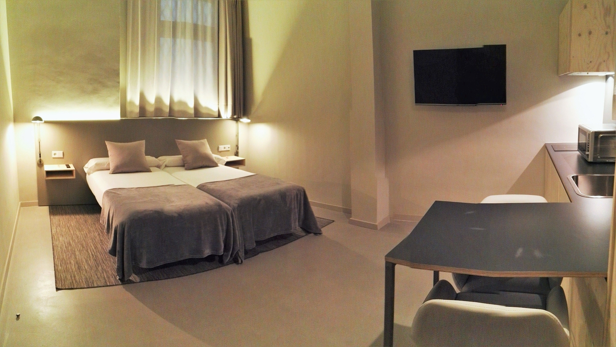 INTERIOR, STUDIO