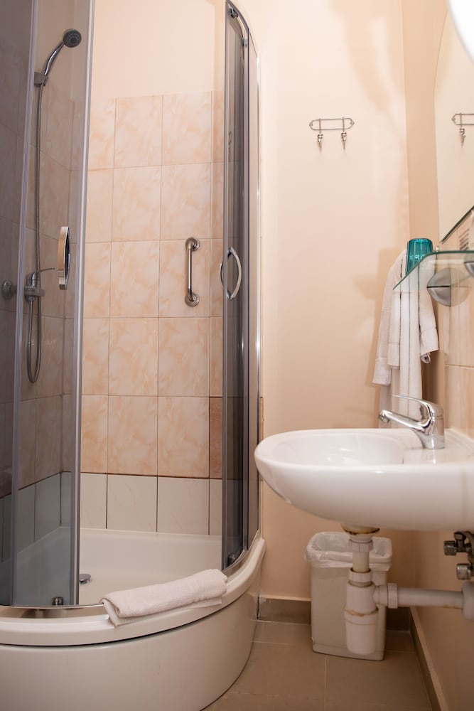 Knights Court Hostel Private Facilities 4/8