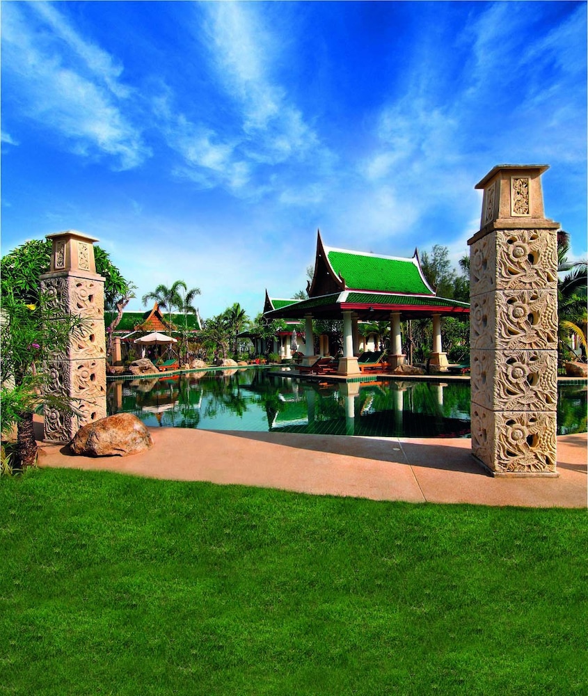 Miracle Island Resort 36/49
