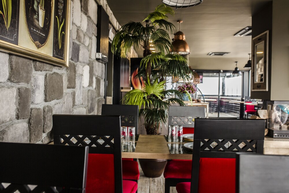 Rivada Otel 28/40