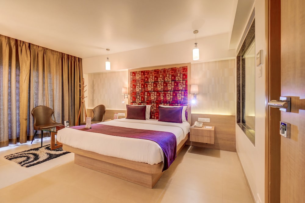 The Ssk Solitaire Hotel & Banquets 17/50