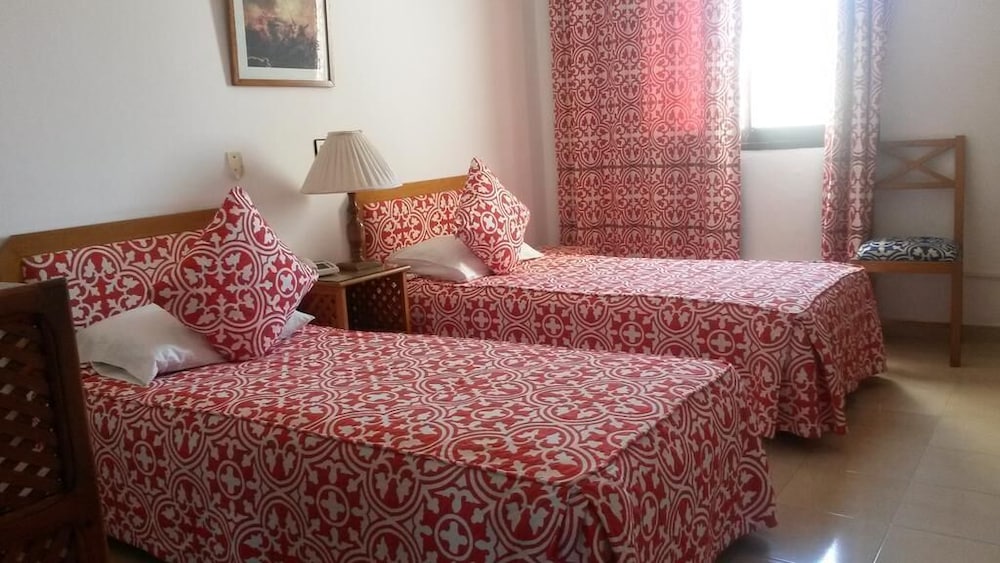 ROOM, TWIN BEDS