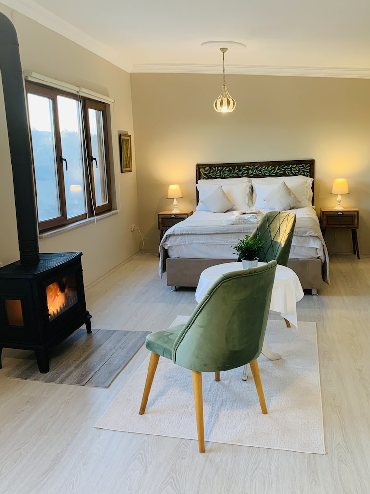 Beyaz Ev Agva - Adults Only 12/50