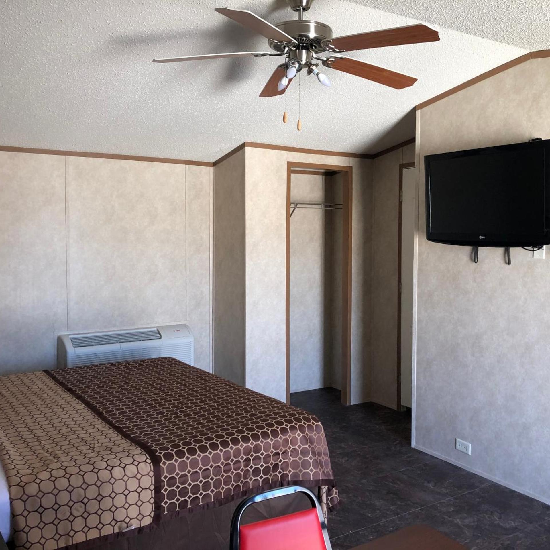 Monahans Country Inn 13/19