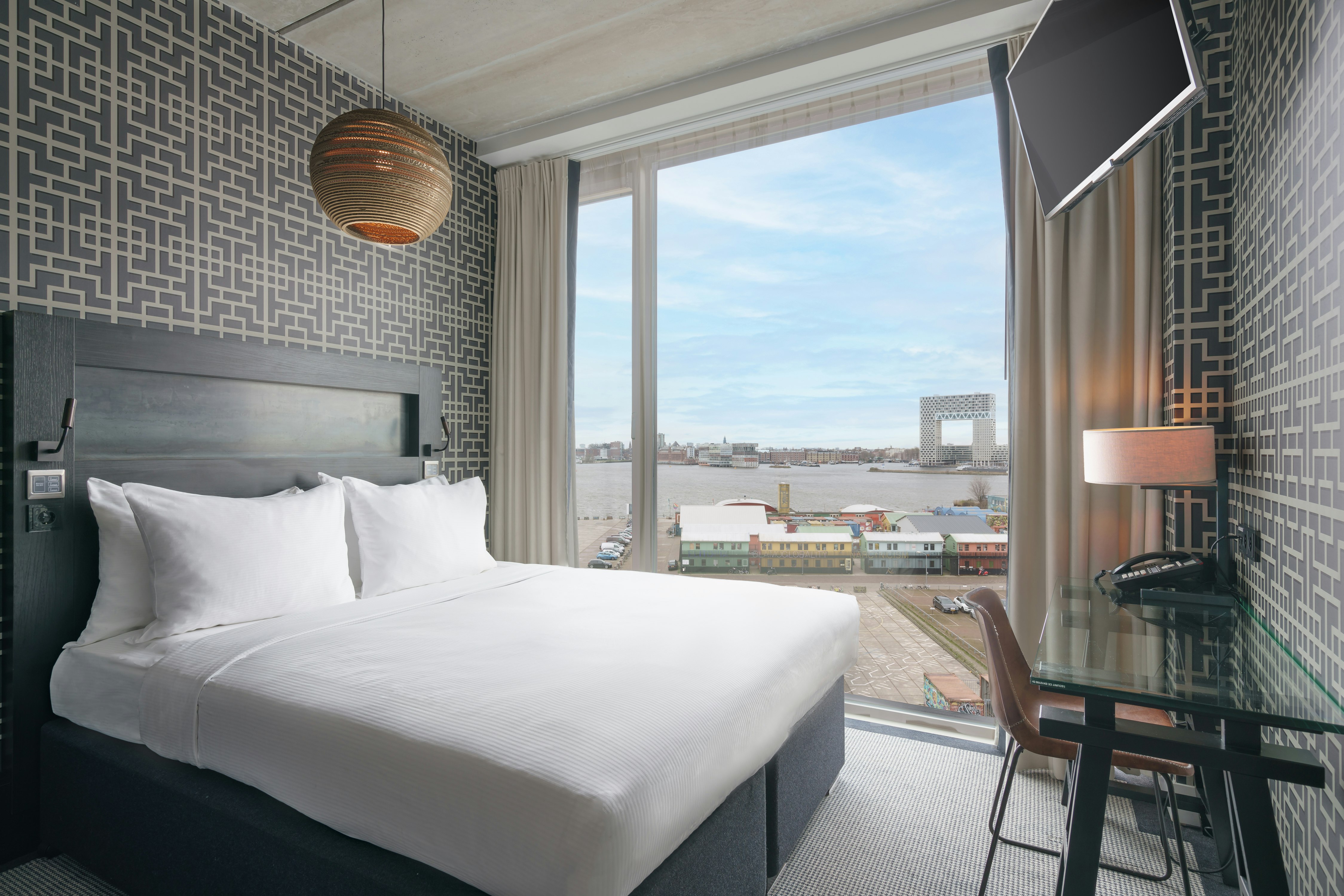 Room, Queen Bed, Water View