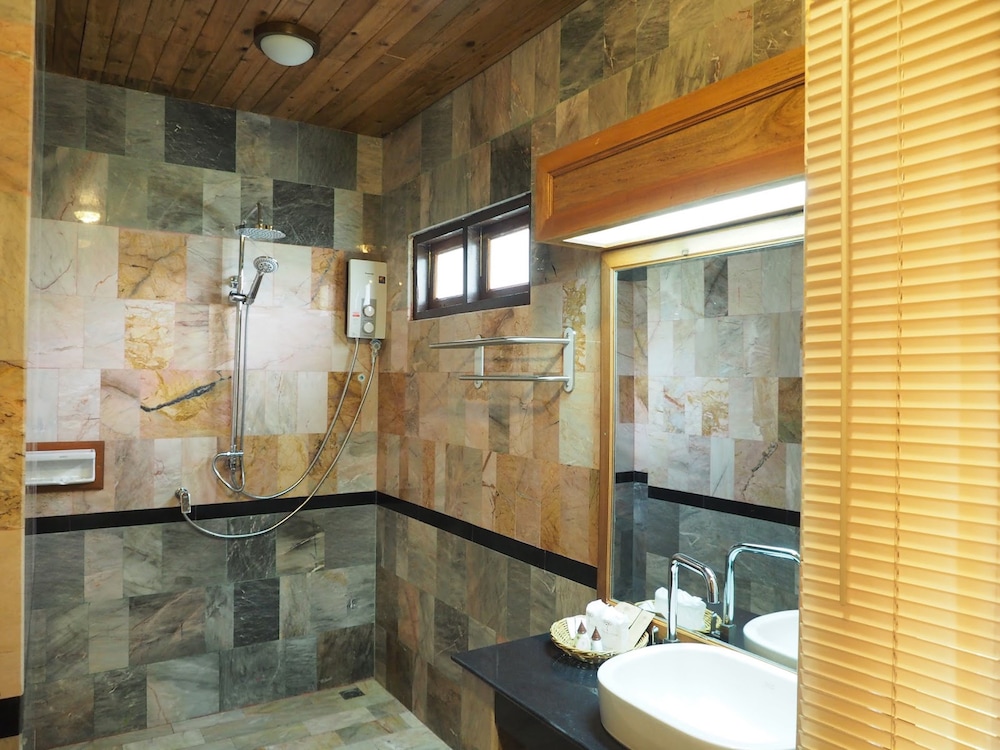 Khum Sai Ngam Hotel & Resort 45/45