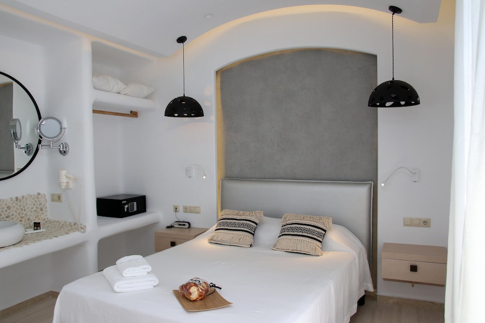 Spiros Hotel 28/83
