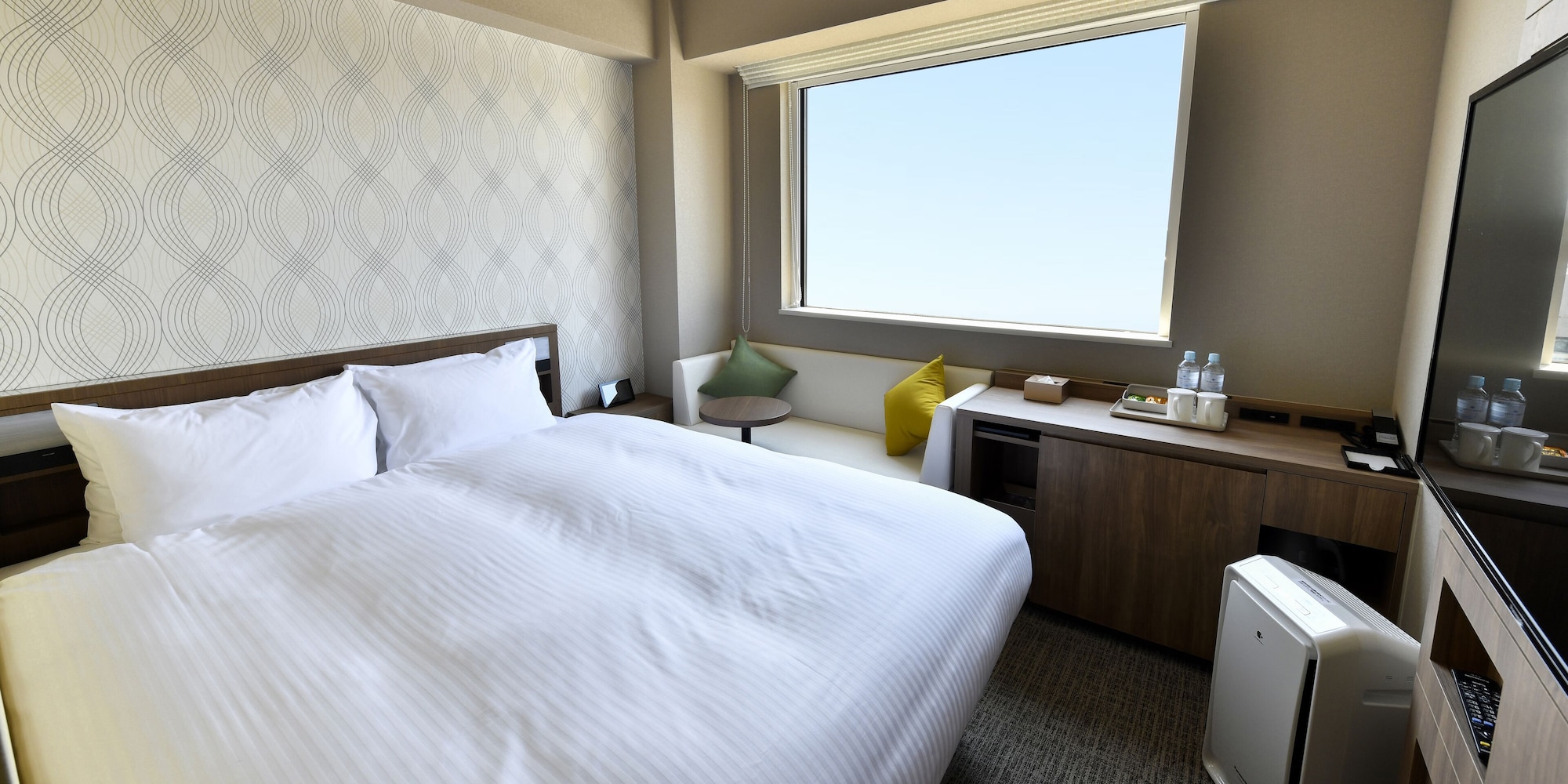 ROOM, DOUBLE BED